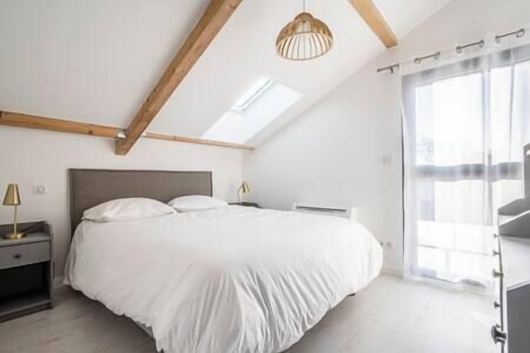 1 bedroom, desk, iron/ironing board, WiFi