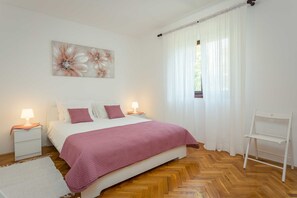 2 bedrooms, iron/ironing board, travel cot, free WiFi - 70 m from the Beach - Apartment Nera (Pješčana uvala)
