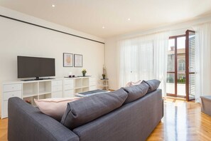 TV - 70 m from the Beach - Apartment Nera (Pješčana uvala)