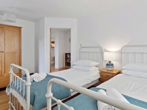 2 bedrooms, free WiFi, bed sheets - 2 bedroom accommodation in Llangwm, near Pembroke (Llangwm, near Pembroke)