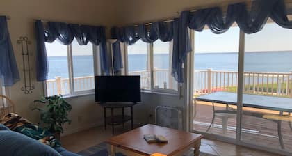Waterfront Cottage, Palm Tree Pointe, private space right on the water.