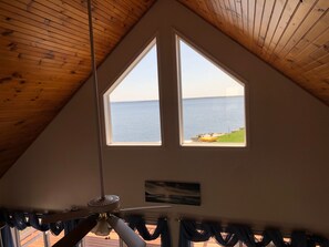 Interior - Waterfront Cottage, Palm Tree Pointe, private space right on the water. (Three Mile Bay)