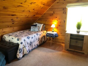 2 bedrooms, iron/ironing board, WiFi, bed sheets - Waterfront Cottage, Palm Tree Pointe, private space right on the water. (Three Mile Bay)