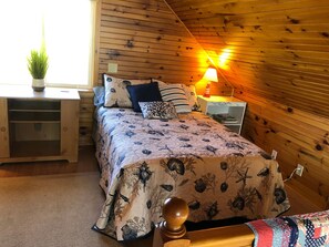 2 bedrooms, iron/ironing board, WiFi, bed sheets - Waterfront Cottage, Palm Tree Pointe, private space right on the water. (Three Mile Bay)