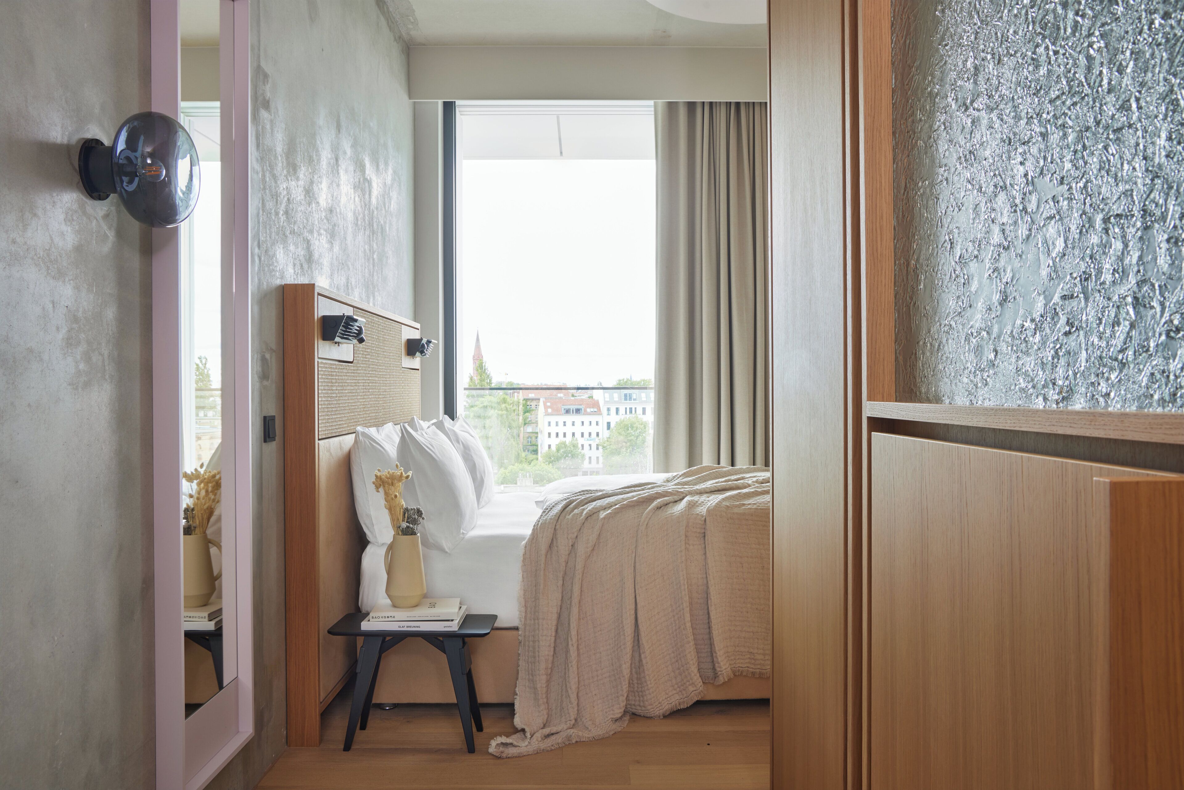 Foto - Locke at East Side Gallery