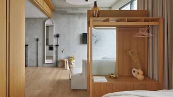 One Bedroom Open Plan Suite | In-room safe, desk, laptop workspace, blackout drapes