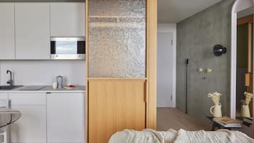 City Studio | Private kitchen | Fridge, microwave, stovetop, coffee/tea maker
