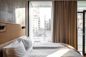 In-room safe, desk, laptop workspace, blackout curtains - Locke at East Side Gallery (Berlin)