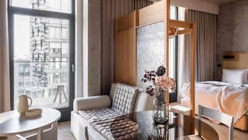 City Suite, City View | In-room safe, desk, laptop workspace, blackout drapes