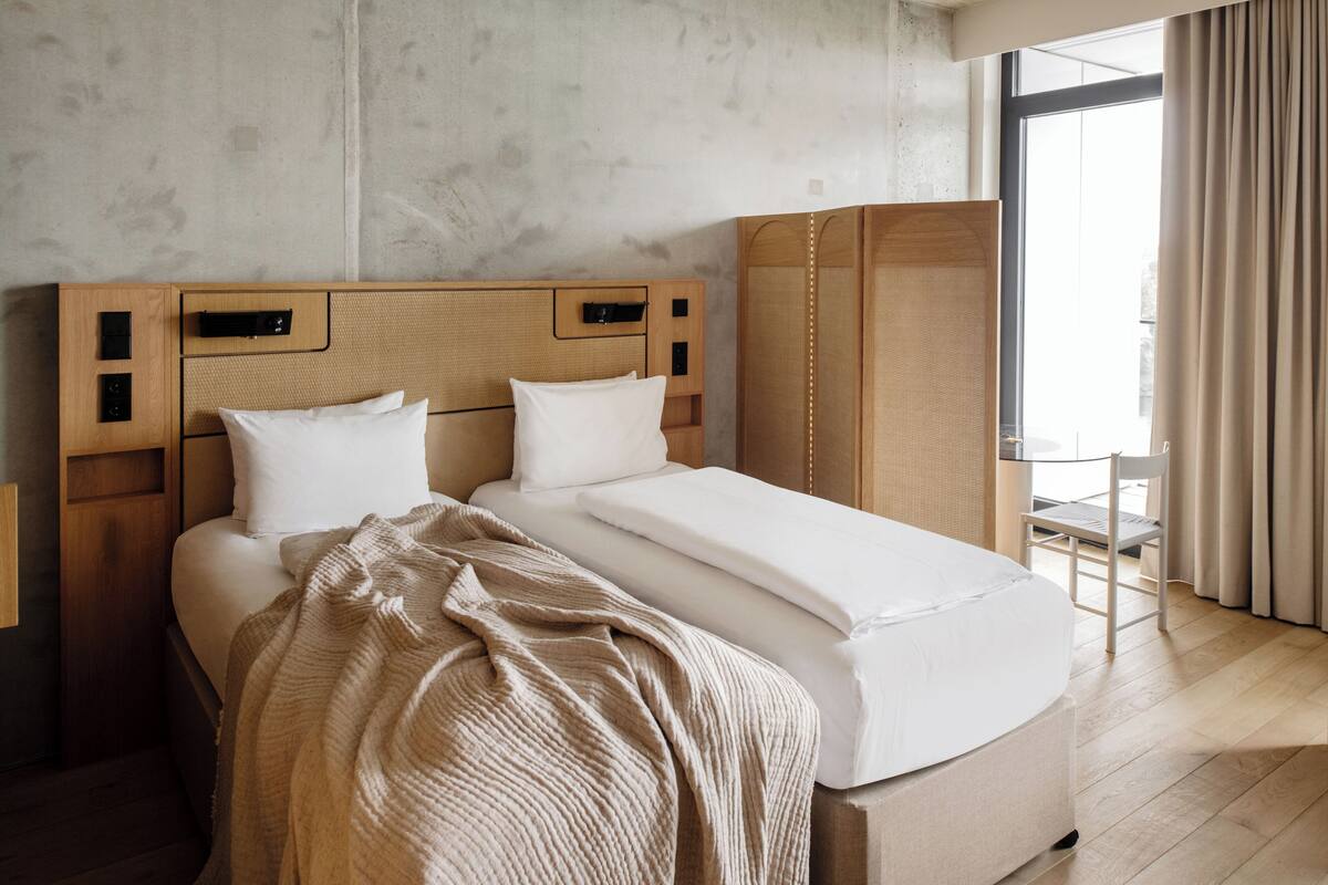  Locke Studio Twin | In-room safe, desk, laptop workspace, blackout drapes