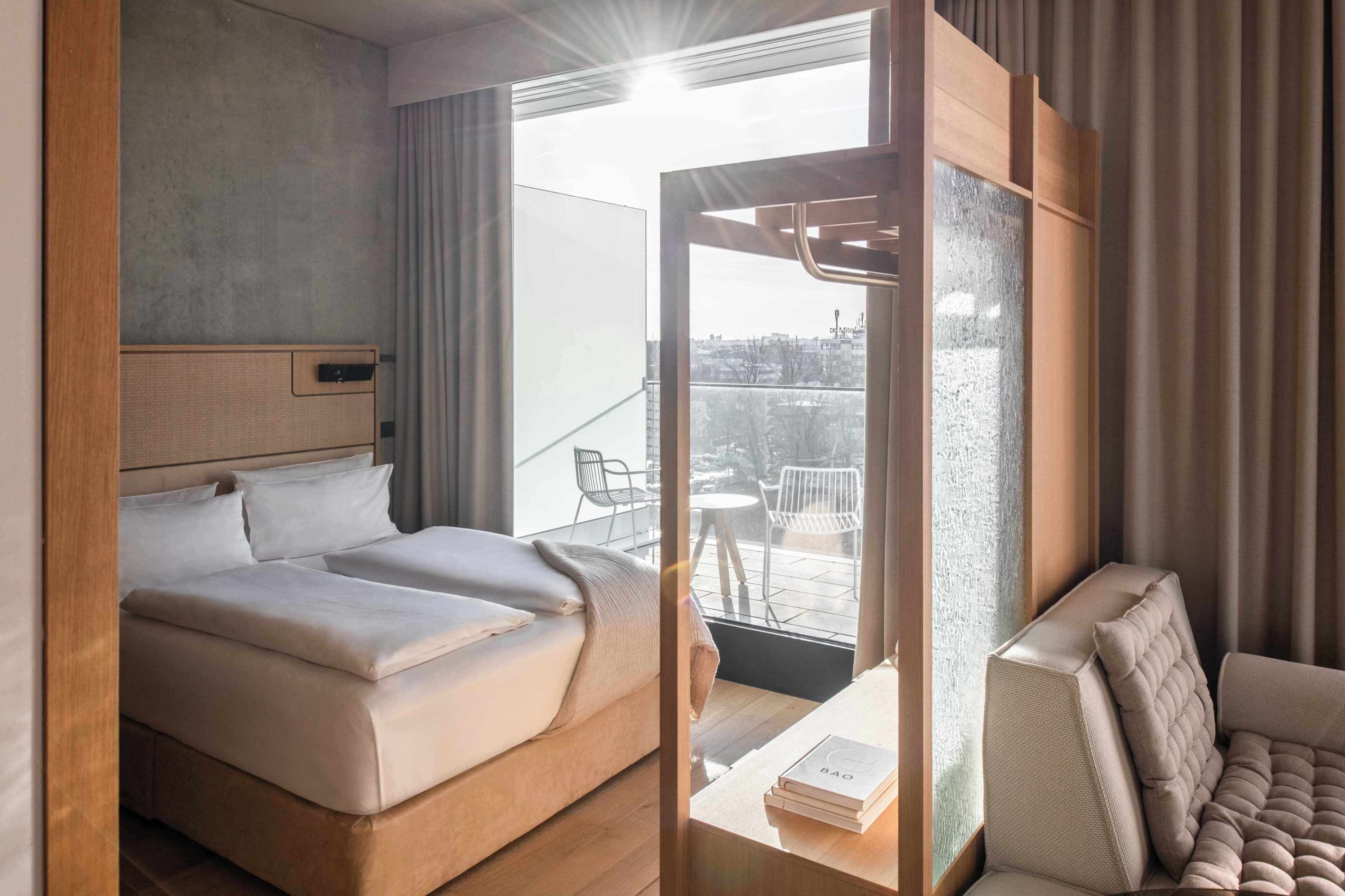 River View Suite | In-room safe, desk, laptop workspace, blackout drapes
