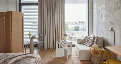 Locke at East Side Gallery