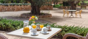 YourHouse Son Sala farm stay, apartment with shared pool