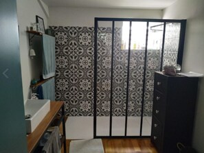 Shower, hair dryer, towels - House in the center of Martinique with 2 dogs to look after (LE ROBERT)