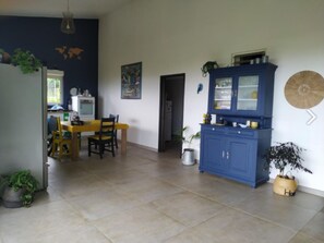 Dining - House in the center of Martinique with 2 dogs to look after (LE ROBERT)