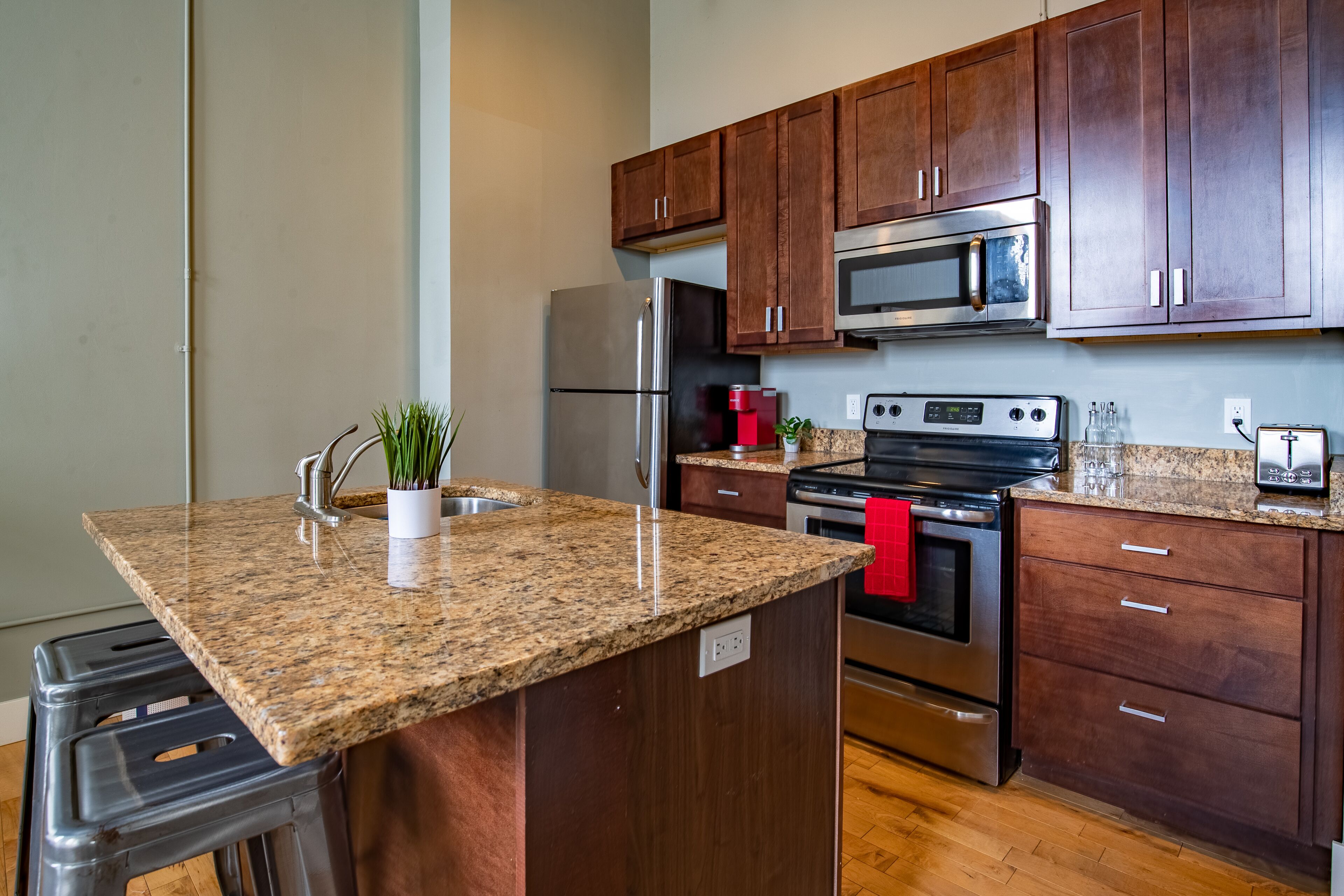 Fridge, microwave, oven, stovetop