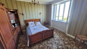 4 bedrooms, free WiFi