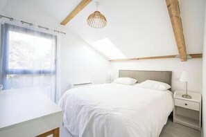 1 bedroom, desk, iron/ironing board, WiFi