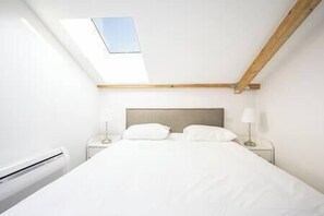 1 chambre, bureau, fer et planche à repasser, Wi-Fi