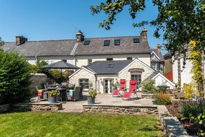Outdoor dining - The Old Police House (Fishguard)