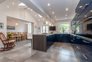 Dishwasher, highchair, cookware/dishes/utensils - The Old Police House (Fishguard)