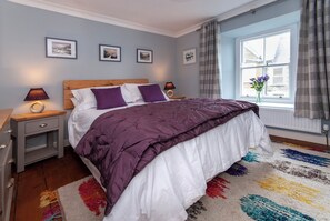 4 bedrooms, free WiFi, bed sheets - The Old Police House (Fishguard)