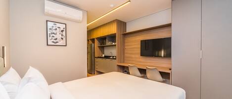 Hypo-allergenic bedding, individually decorated, free WiFi, bed sheets