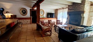 TV, video games - 3 Bedroom Private vacation home in PINSAC (PINSAC)