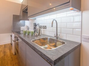 Hochstuhl, Kochgeschirr/Geschirr/Besteck