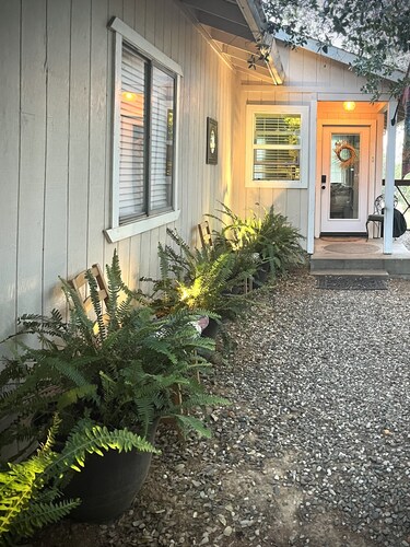 Serene and Quiet County Cottage Near HWY 50