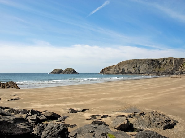 Beach - 4 bedroom accommodation in Llanhrian, nr Haverfordwest (Llanhrian, nr Haverfordwest)