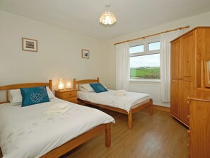 4 bedrooms, free WiFi, bed sheets