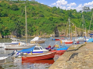 Marina - 4 bedroom accommodation in Llanhrian, nr Haverfordwest (Llanhrian, nr Haverfordwest)