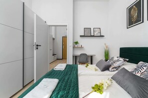 1 habitación, tabla de planchar con plancha, wifi y ropa de cama 