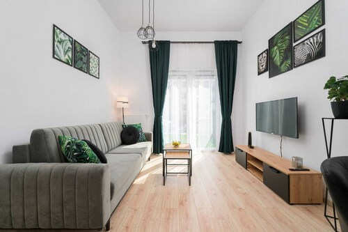Peaceful Apartment with Terrace | Parking
