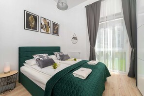 1 bedroom, iron/ironing board, WiFi, bed sheets - Peaceful Apartment with Terrace | Free Parking in Garage (Wroclaw)