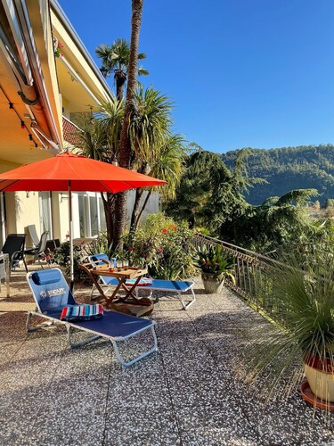 Sonnige 4-Zi-Wohnung mit grosser Palmenterrasse. Seeblick