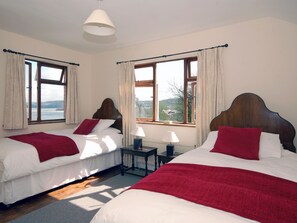 4 bedrooms, free WiFi, bed sheets - 4 bedroom accommodation in New Quay, near Cardigan (New Quay, near Cardigan)