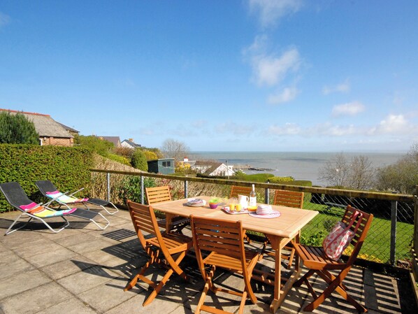 Outdoor dining - 4 bedroom accommodation in New Quay, near Cardigan (New Quay, near Cardigan)