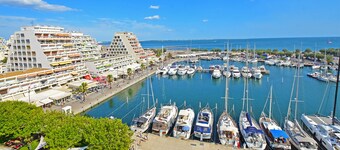 Renovated Boho Studio ☀ Pool | Beach | Queen-size bed