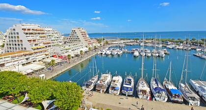 Renovated Boho Studio ☀ Pool | Beach | Queen-size bed