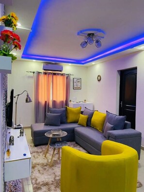 Living area - Lovely 2 room apartment in Cocody Angre  (Abidjan)