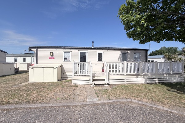 Escape to the serene Suffolk coast in this lovely 6 berth property located on Suffolk Sands Holiday Park for a relaxing UK getaway with 2cHolidays.