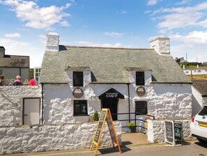 Exterior - An eco-friendly holiday bungalow near Abererch Beach on the Llyn Peninsula. (Pwllheli)