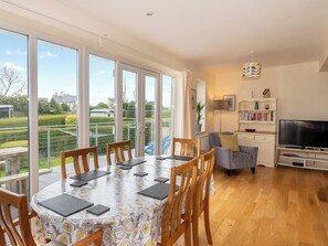 Interior - An eco-friendly holiday bungalow near Abererch Beach on the Llyn Peninsula. (Pwllheli)