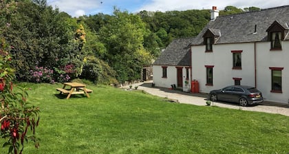 4 bedroom accommodation in Clachan Seil