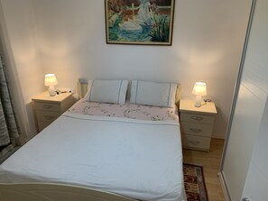 1 bedroom, WiFi - Short- walking distance from the city center (Tirana)