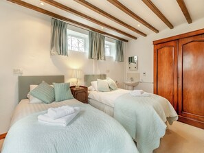 3 室のベッドルーム、WiFi (無料)、ベッドシーツ