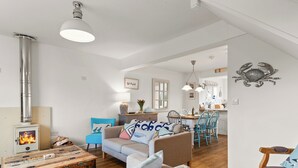 TV, fireplace - 3 bedroom accommodation in Morfa Nefyn (Morfa Nefyn)