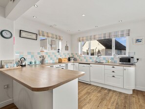 Dishwasher, high chair - 3 bedroom accommodation in Morfa Nefyn (Morfa Nefyn)